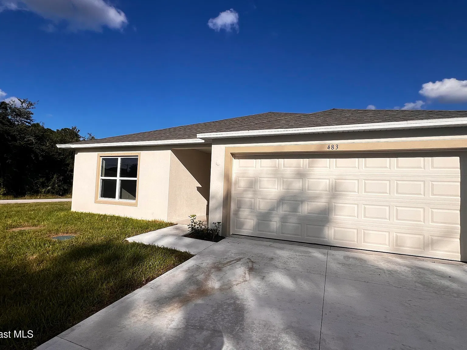 4 bed, 2.0 bath, 1876 sqft, $2,350 — Photo 2
