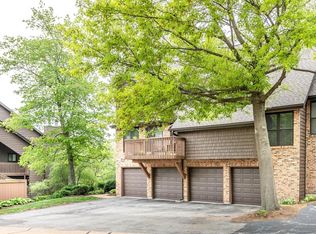 5121 Hollow Wood Ct APT B, Saint Louis, MO 63128