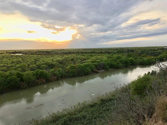 3rd image of La Bota Pkwy