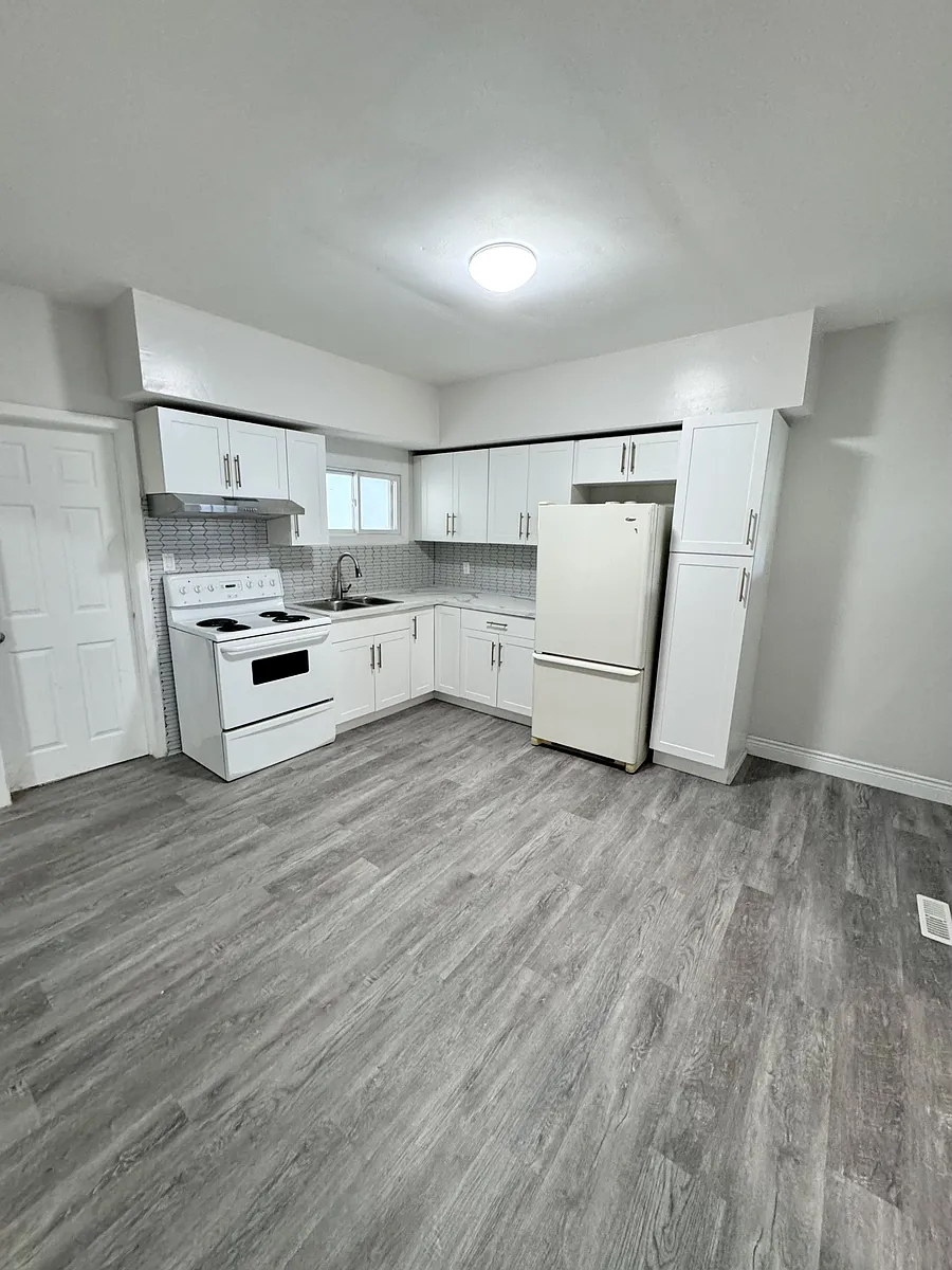 Building Photo - 476 Aylmer Ave