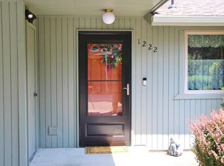 1222 SE Roundtable Dr, Grants Pass, OR 97526