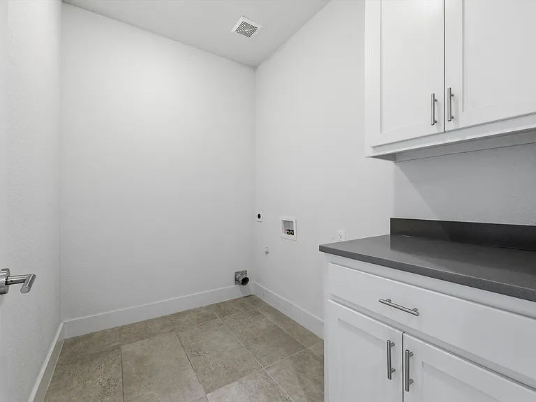 207 Adrian Dr — Photo 18