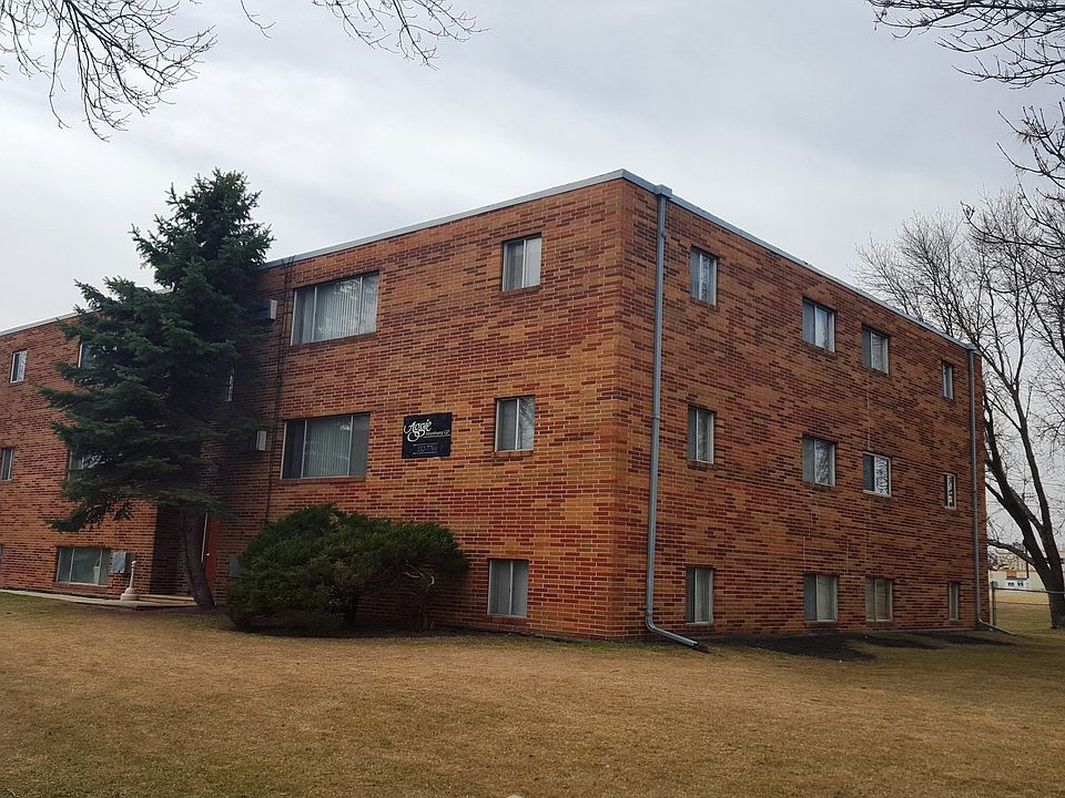 2nd image of 102 5th St E #5