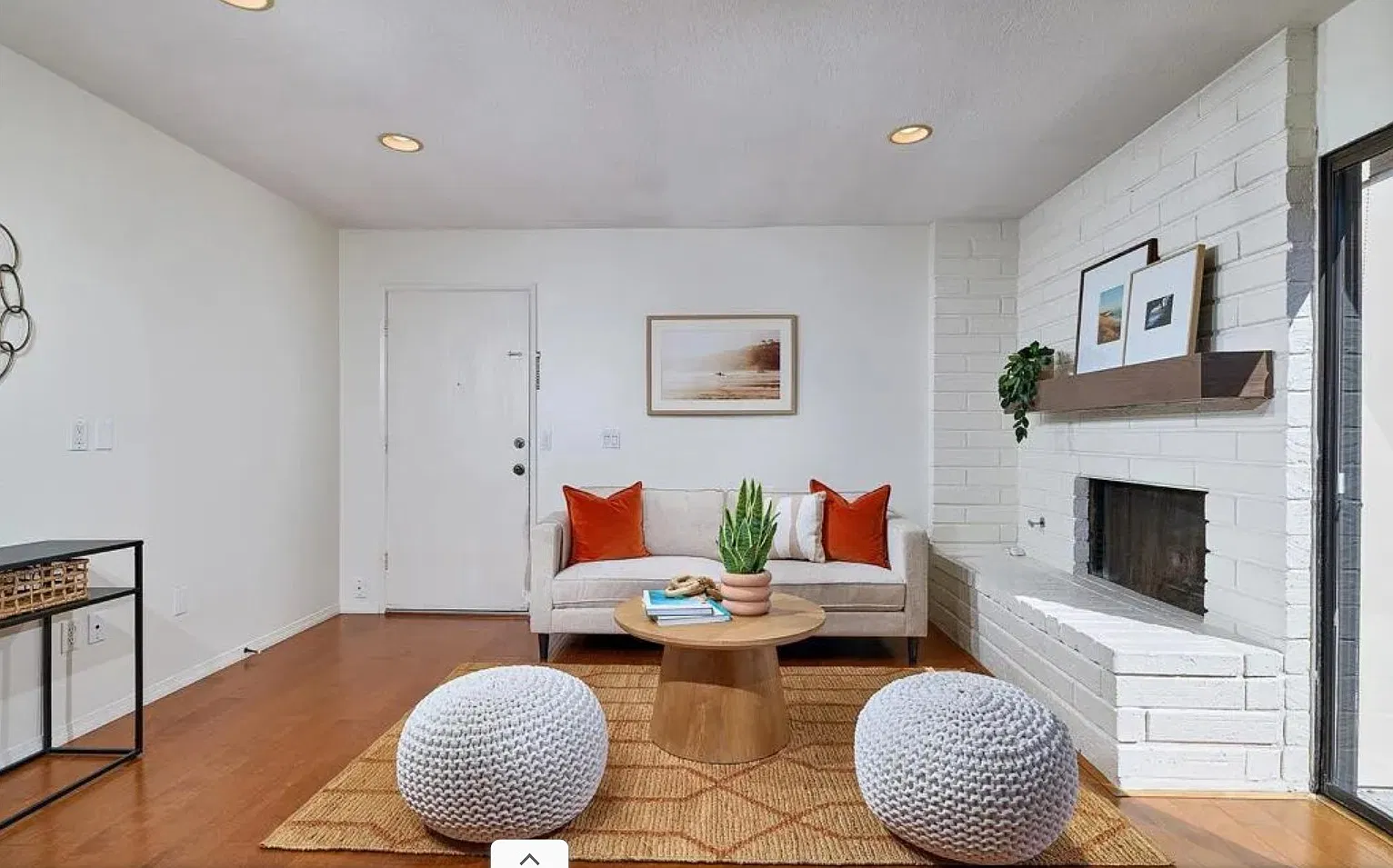 2 bed, 922 sqft, $4,100 — Photo 2