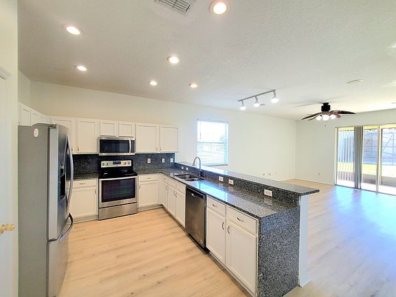 5th image of 9692 Pacific Pines Ct