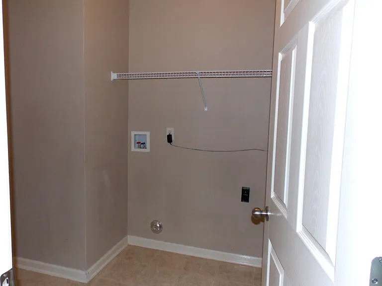 1004 Medinah Dr — Photo 24