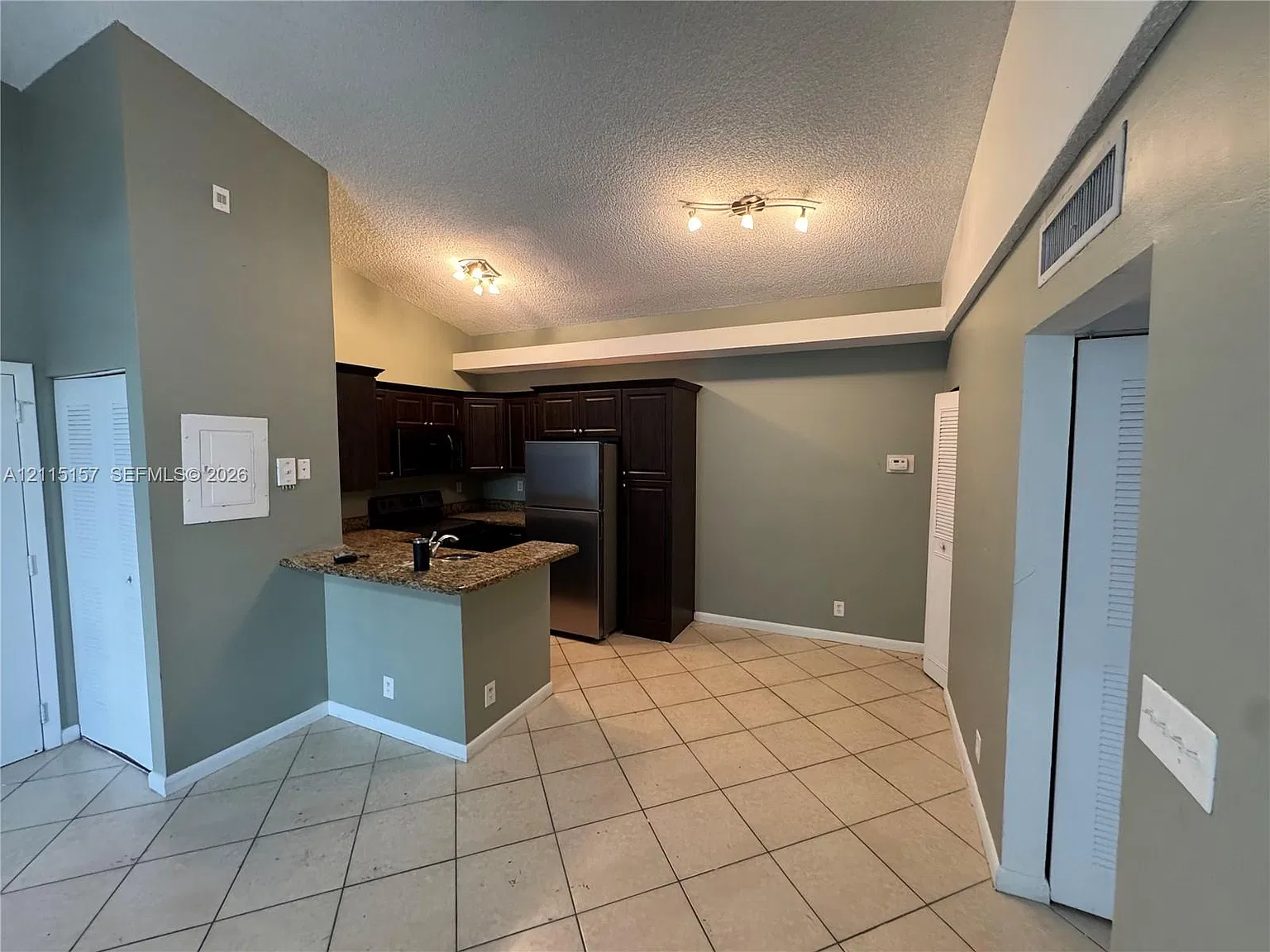 Coco Parc Condo — Photo 2