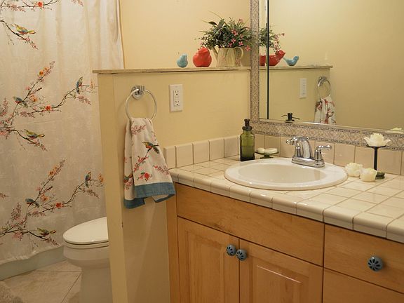 2nd Bathroom.