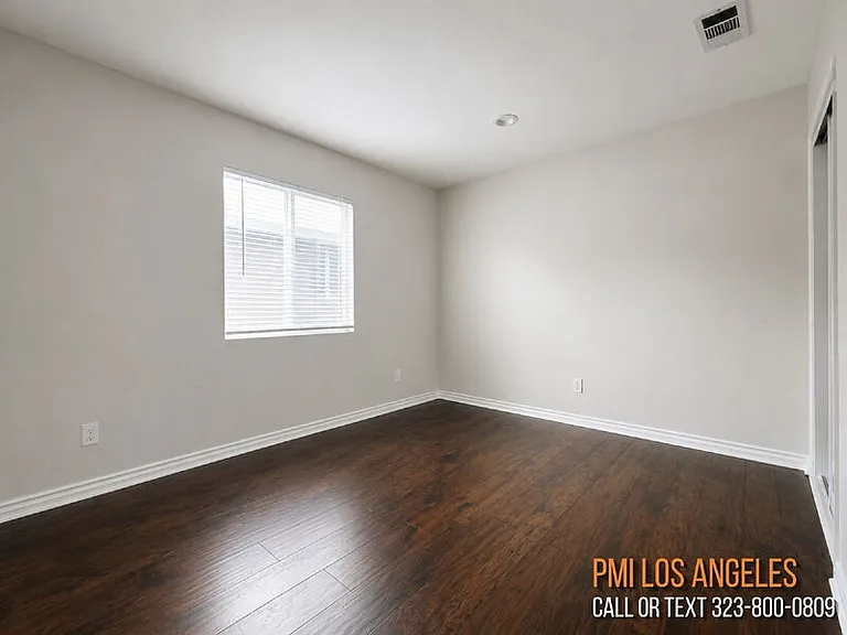 1549 E 50th St — Photo 12