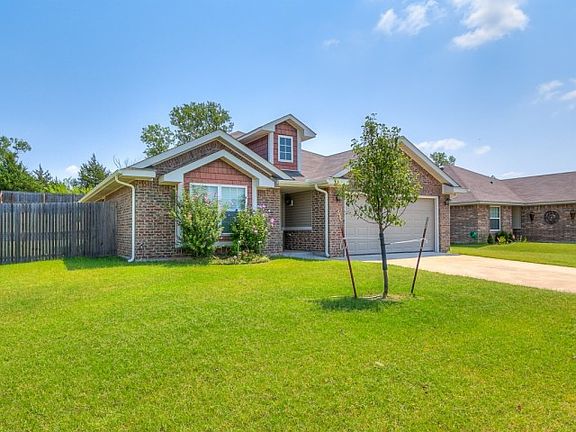 2nd image of 2108 Bradford Cir