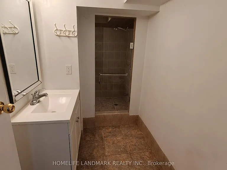 385 Marybay Cres #1 — Photo 11