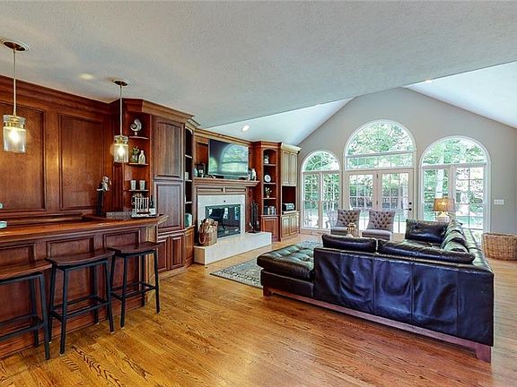 5th image of 17270 Buckthorn Dr
