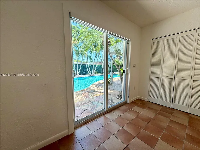 9340 Jamaica Dr — Photo 9
