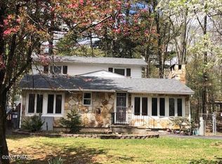 115 Tulip St, Dingmans Ferry, PA 18328