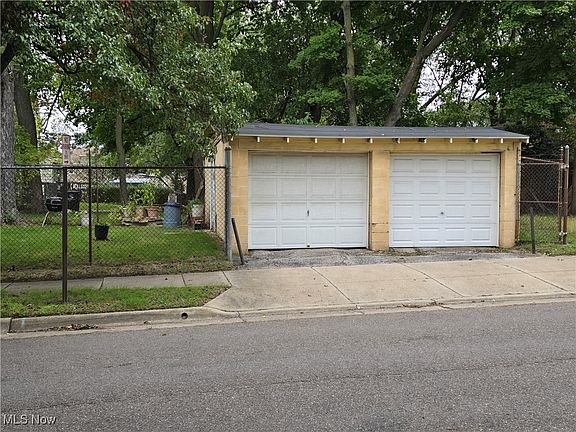 5th image of 851 Grant St