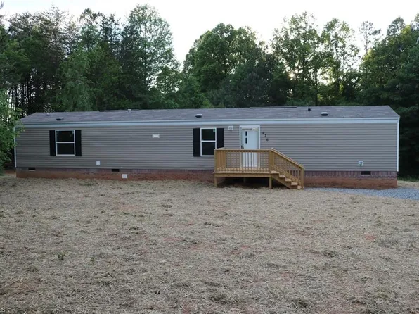 126 Sycamore Dr, Mount Airy, NC 27030