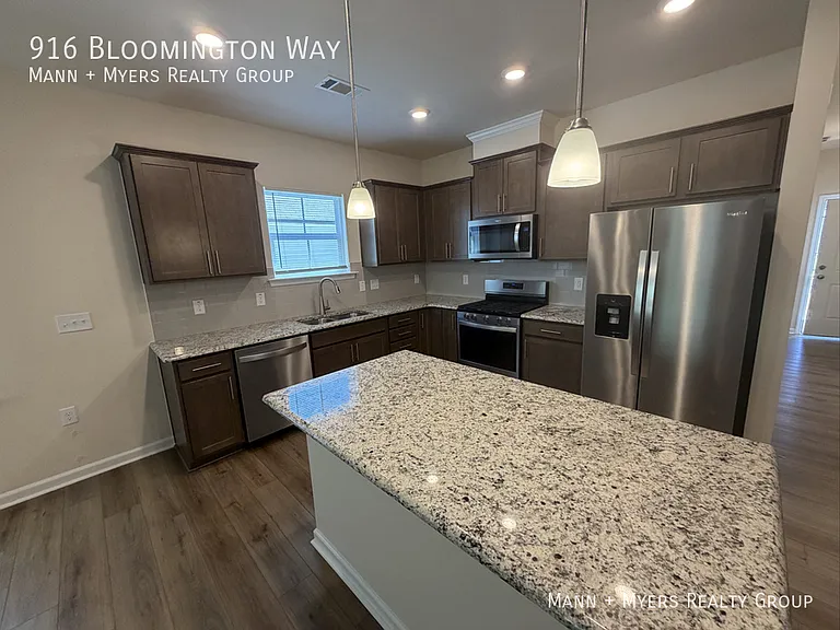 916 Bloomington Way — Photo 2