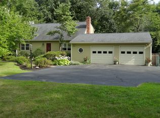 40 Lakeside Dr, Groton, MA 01450