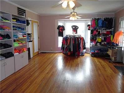 Showroom.
