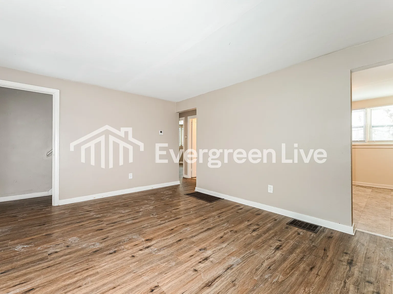 4 bed, 1.0 bath, 1125 sqft, $1,395 — Photo 3