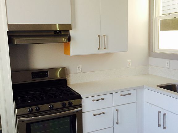 4th image of 557 Sanchez St