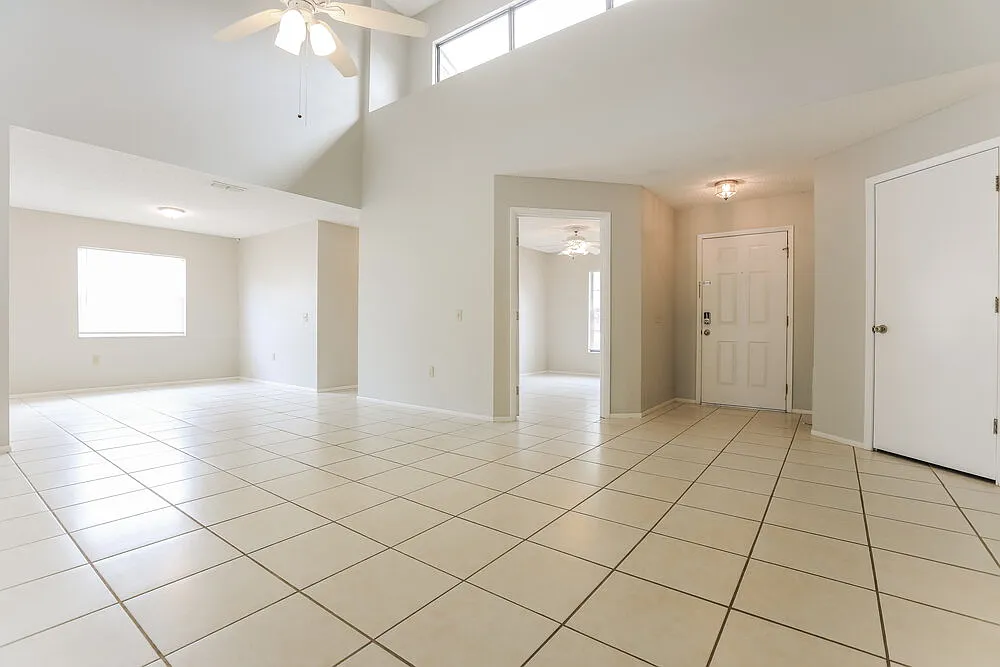 3 bed, 2.0 bath, 1593 sqft, $3,300 — Photo 4