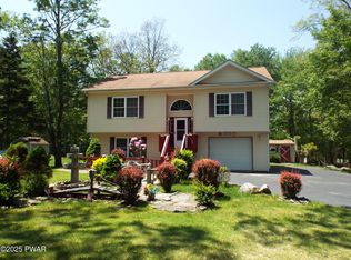 115 Gap View Rd, Milford, PA 18337
