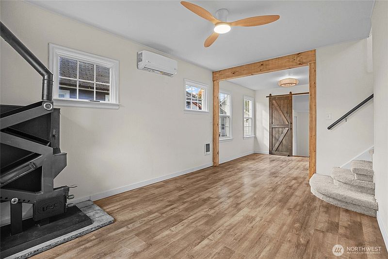 4th image of 4024 E G Street