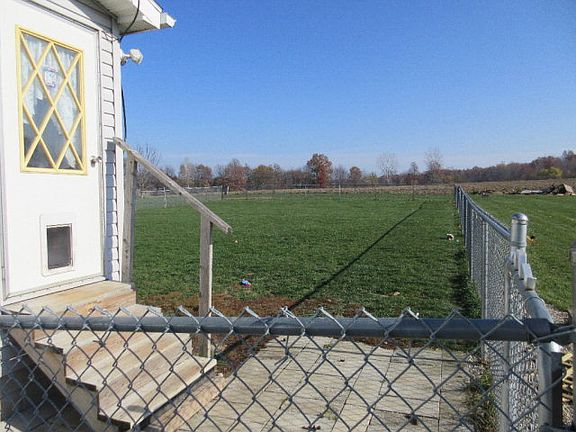 3rd image of 975 Township Road 713