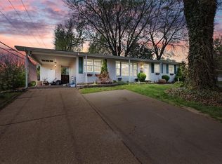 636 Undercliff Dr, Hazelwood, MO