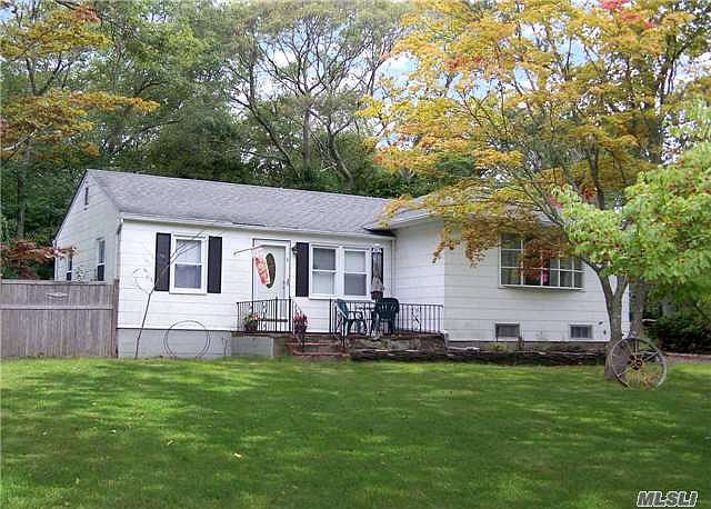 1st image of 8 Arnold Dr