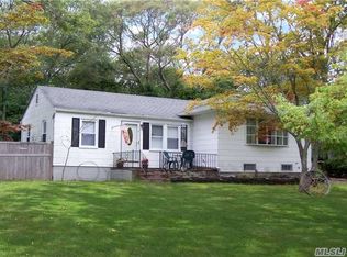 8 Arnold Dr, Middle Island, NY 11953