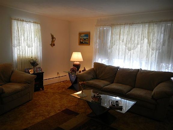 5th image of 303 E Oak St