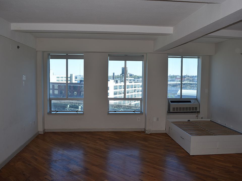 1st image of 29-28 41st Ave #813