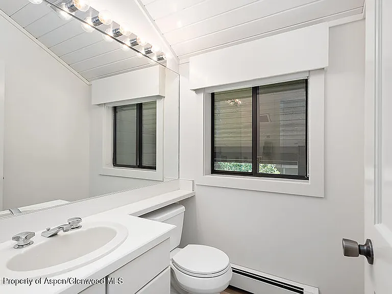 3904 Brush Creek Rd #11 — Photo 24