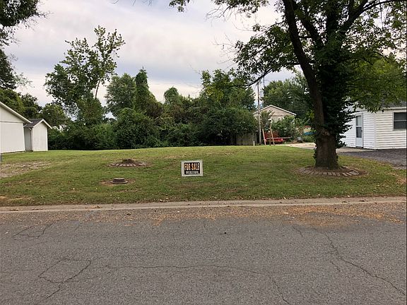 5th image of 720 Oakridge Dr