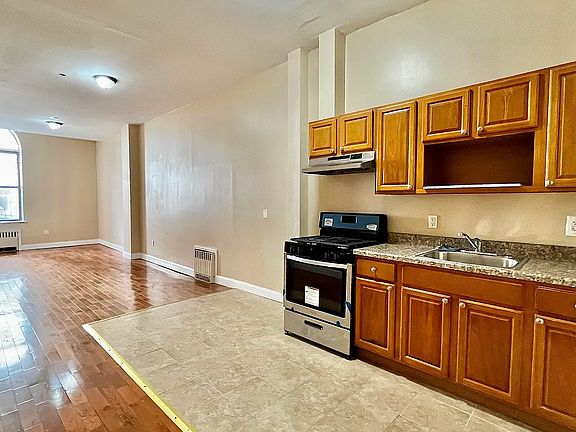 3rd image of 424 E 138th St #1A