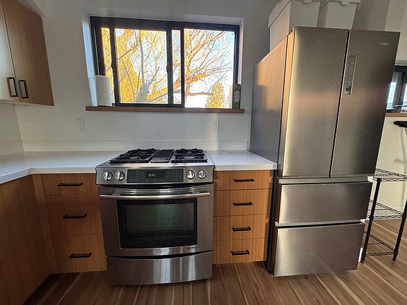 5th image of 124 NW Columbia St