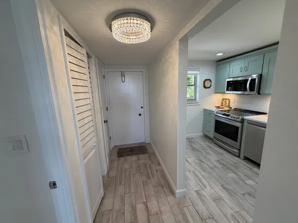 555 NW 4th Ave APT 302, Boca Raton, FL 33432