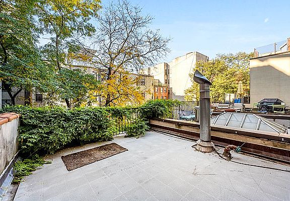 3rd image of 202 W 122nd St
