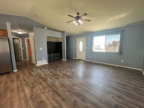 3rd image of 3289 E Larson Dr