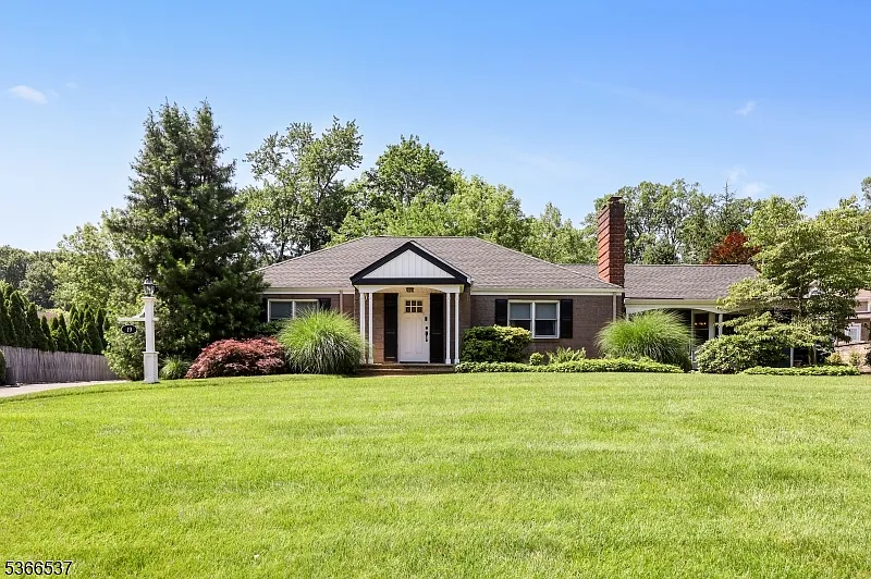 19 Mountain Ridge Dr photo 1