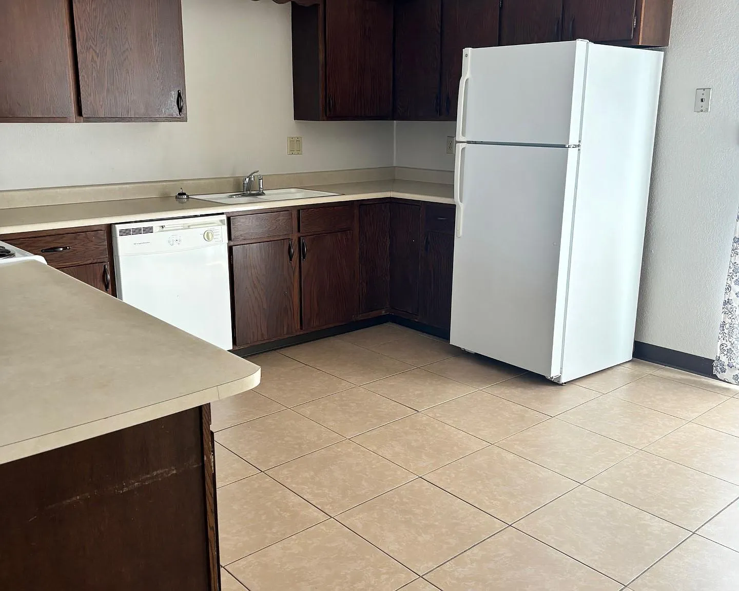 2 bed, 941 sqft, $975 — Photo 4