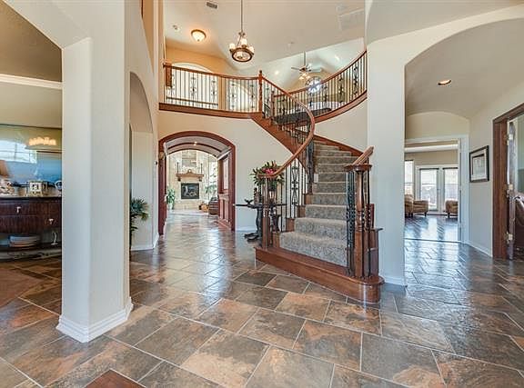 4th image of 9518 Peachtree Ln