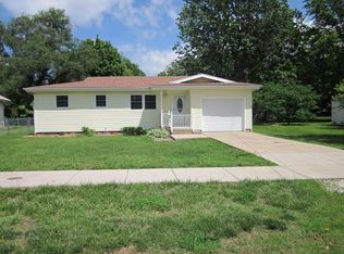 2710 N Kellett Ave, Springfield, MO 65803