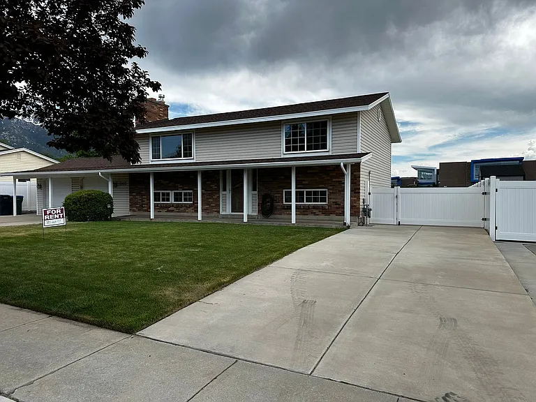 1102 E Sleepy Hollow Ln — Photo 36
