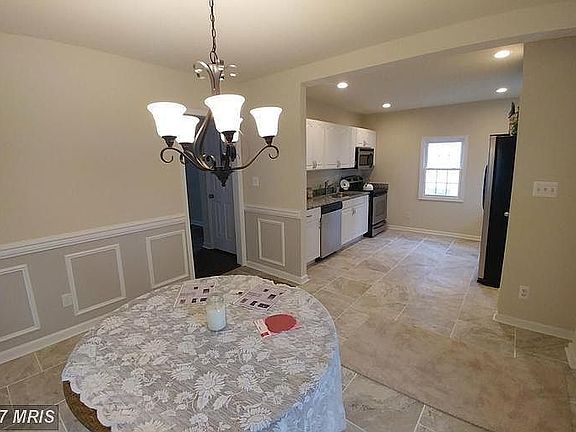 4th image of 611 Spottswood St