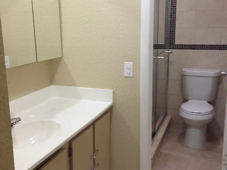 6535 SW 107th Ave — Photo 5