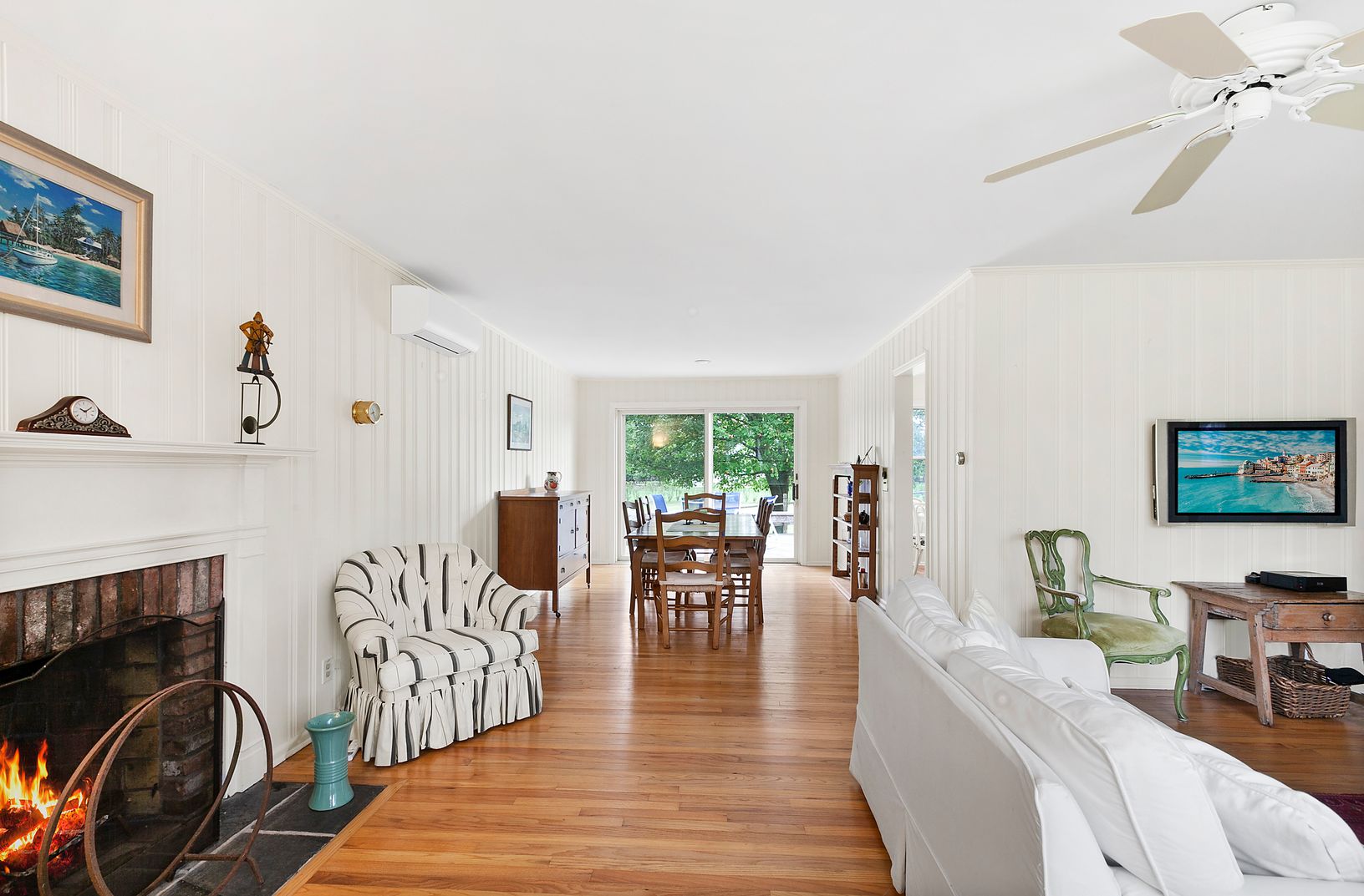  Living and Dining Area