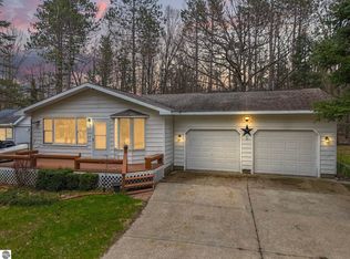 209 Linwood Dr, Prudenville, MI 48651